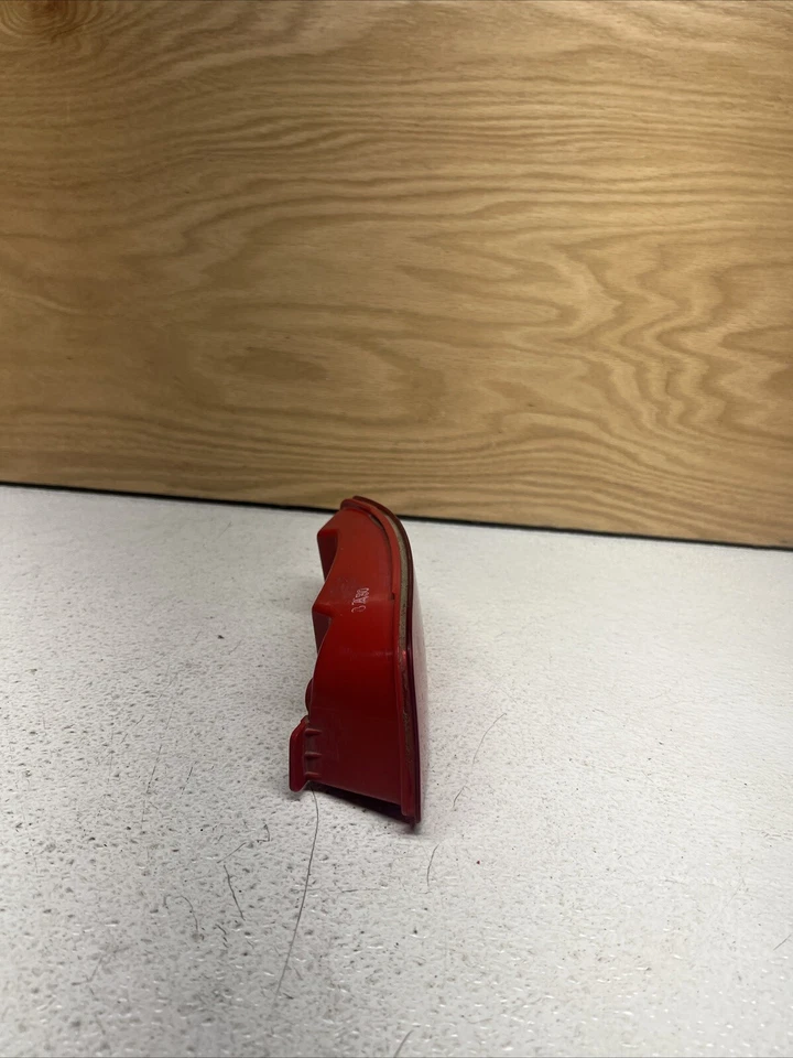 Rear Bumper Reflector Right Passenger for 07-09 Hyundai Santa Fe - Изображение 2 из 4