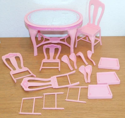 vintage TABLE + 4 CHAISE de salle a manger 1987 Living Pretty Barbie MATTEL 4775 - Photo 1/4