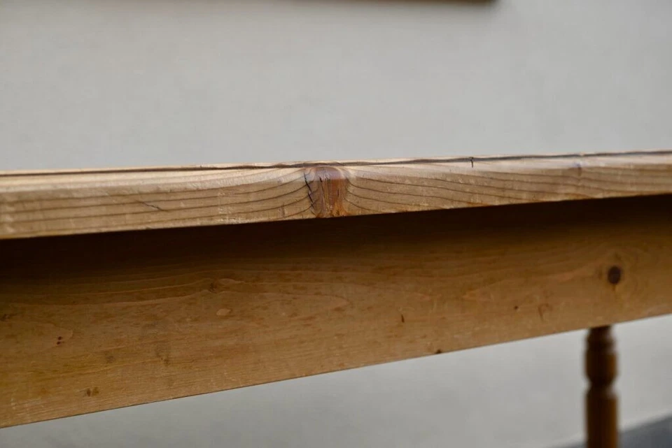 Table ancienne de ferme ou de bistrot en bois massif sapin clair bohème vintage - Photo 4/4