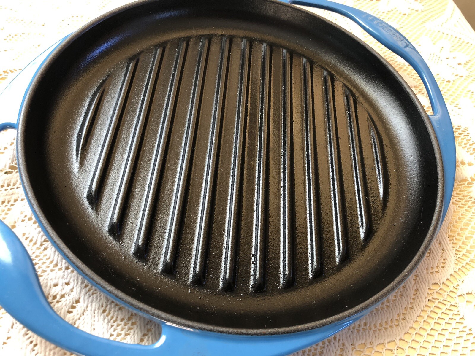 Le Creuset Cast Iron Double Handle Round Blue Enamel Grill Pan Skillet