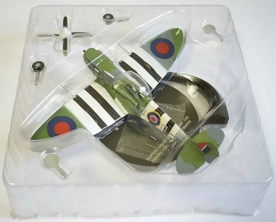 Fighters WWII 1/72 Spitfire Mk IXB Pierre Henri Clostermann 1944 Atlas 005 - Immagine 2 di 3