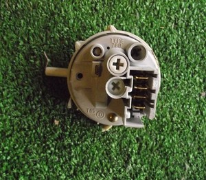 Waschmaschine HOTPOINT WMA20P Wasserdruckschalter