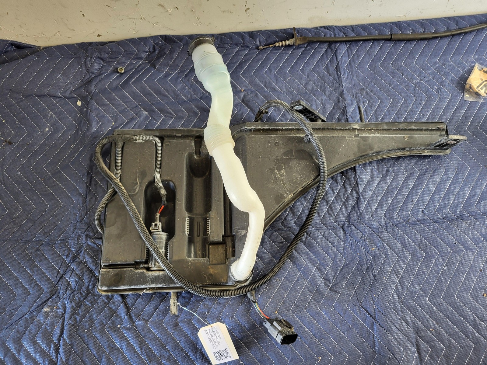Maserati Ghibli 2014-2019 Washer reservoir P/N 670006414
