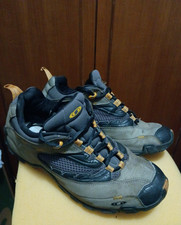 scarpe Salomon usate, misura 41, alcuni segni dovuti all'uso ( vedi foto ).