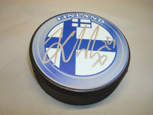 Kaapo Kakko signed Team Finnland Hockey Puck handsigniert Beckett BAS COA 1B - Bild 3 von 3