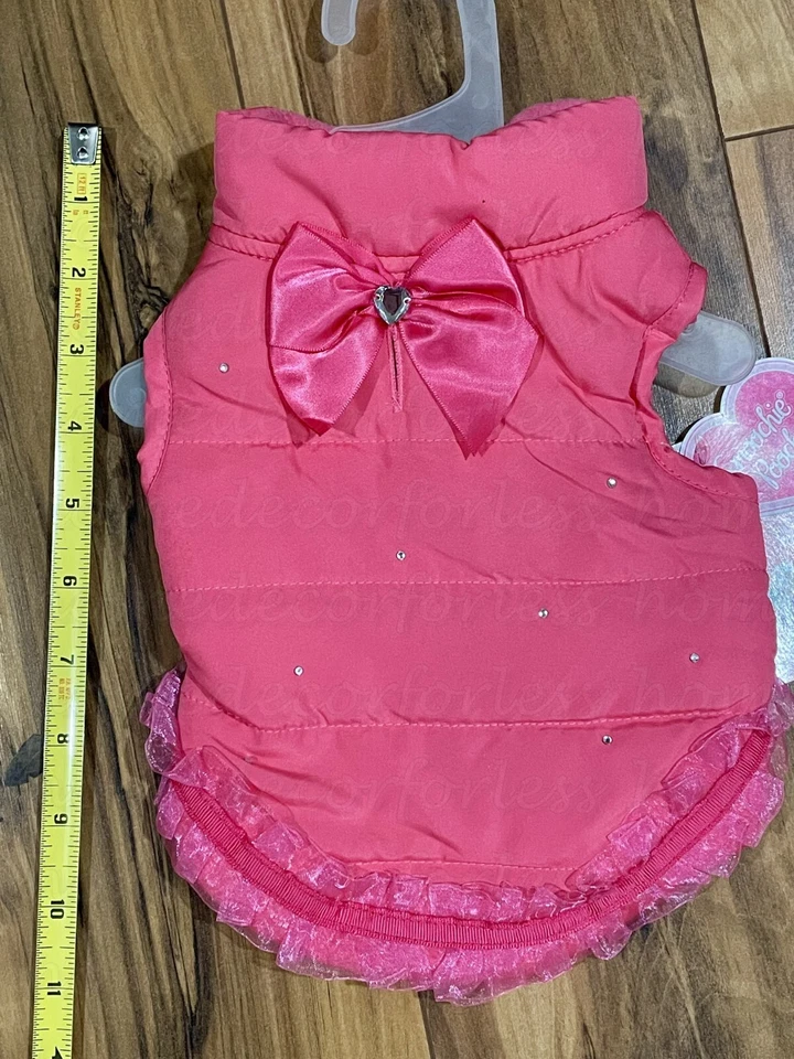 NUEVO CON ETIQUETAS Chaqueta acolchada con volantes de coral con joyas / Lazo rosa / Smoochie Pooch / XS Foto 4 de 4