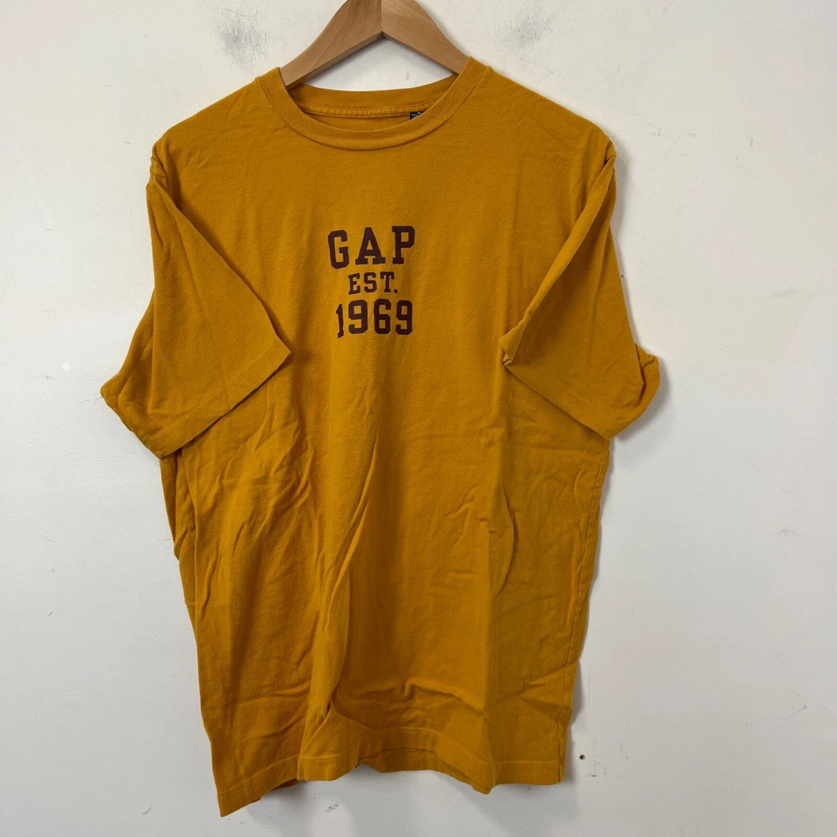 gap yellow shirt