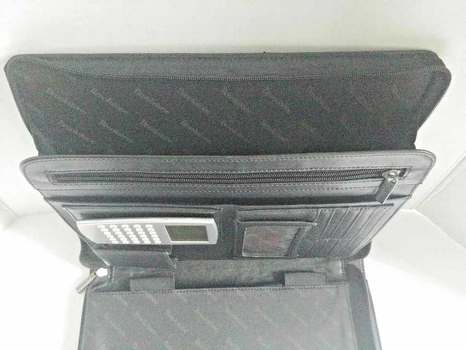 Brookstone Leather Padfolio All-in -One 10 X 13" Zippered W/Calculator - Image 2 of 4