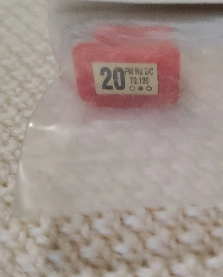 Vintage RC JR  FM/PCM DUAL CONVERSION CRYSTAL JRPXDR20 Channel  72.190mhz  - Image 3 of 3