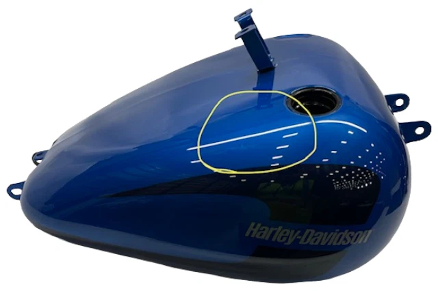 Harley LOW RIDER, AZUL CON GRÁFICOS 61000496DH nueva/imperfecta se vende como está NUEVA OEM Foto 2 de 3