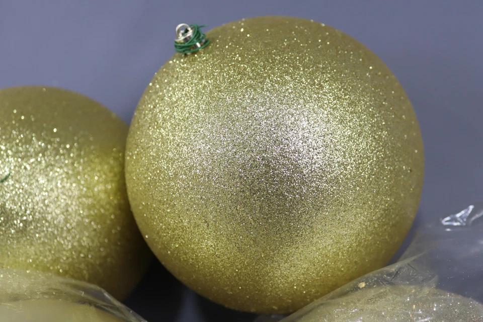 Vickerman 6" ornament set in honey gold with 3 finishes. Includes 6 ornaments - Image 2 of 4