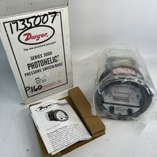 Dwyer Photohelic Series 3000 Pressure Switch/Gage 3001-HP