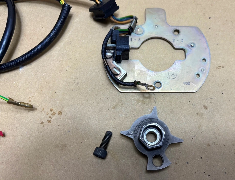 Suzuki GSF600 S/N Bandit (GN77B) Bandit Zündgeber 3311017C00 - Bild 2 von 4