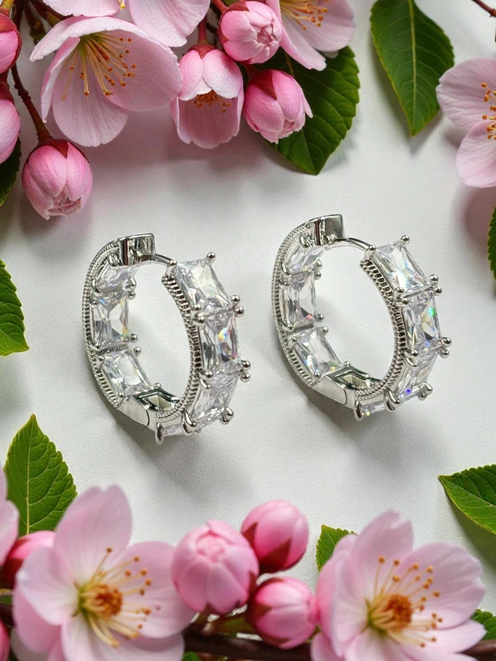 Orecchini in Ottone da donna Cerchi con grandi Zirconi Anallergici Nickel Free - Immagine 3 di 4