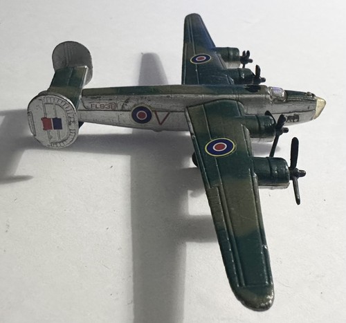 Maisto Special Edition Air Force B-24D Liberator Diecast Propeller Airplane Camo - Picture 4 of 20