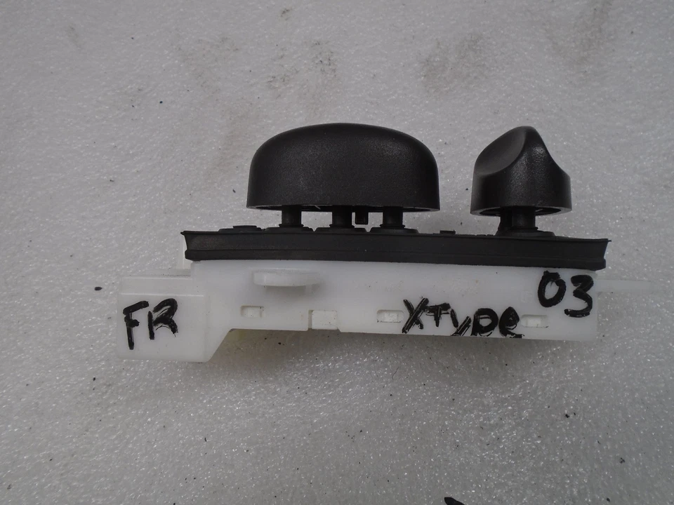 02-07 Interruptor de control de ajuste de asiento delantero derecho Jaguar X-Type OEM DK61224 Foto 3 de 4