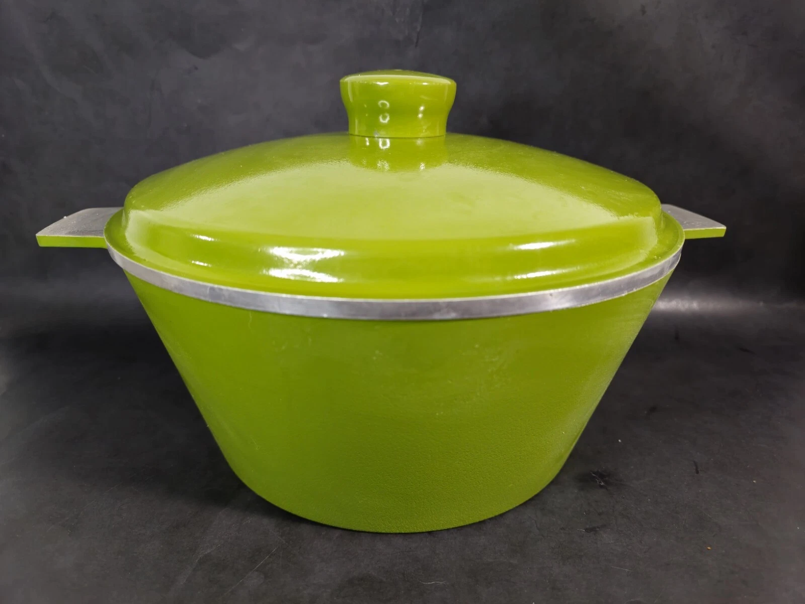 Retro Lime Green Montgomery Ward Best Cast Aluminum Dutch Oven 10.5" Diameter