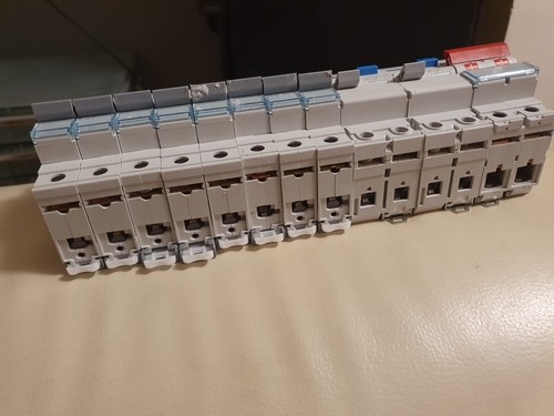 Hager Konvolut von MCB's, RCD-Schalter & Hauptschalter - Bild 4 von 4