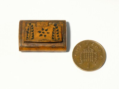 Antike georgianische WINZIGE Miniatur Schnupftabakdose aus Wurzelholz mit Blattmuster a/f #T251