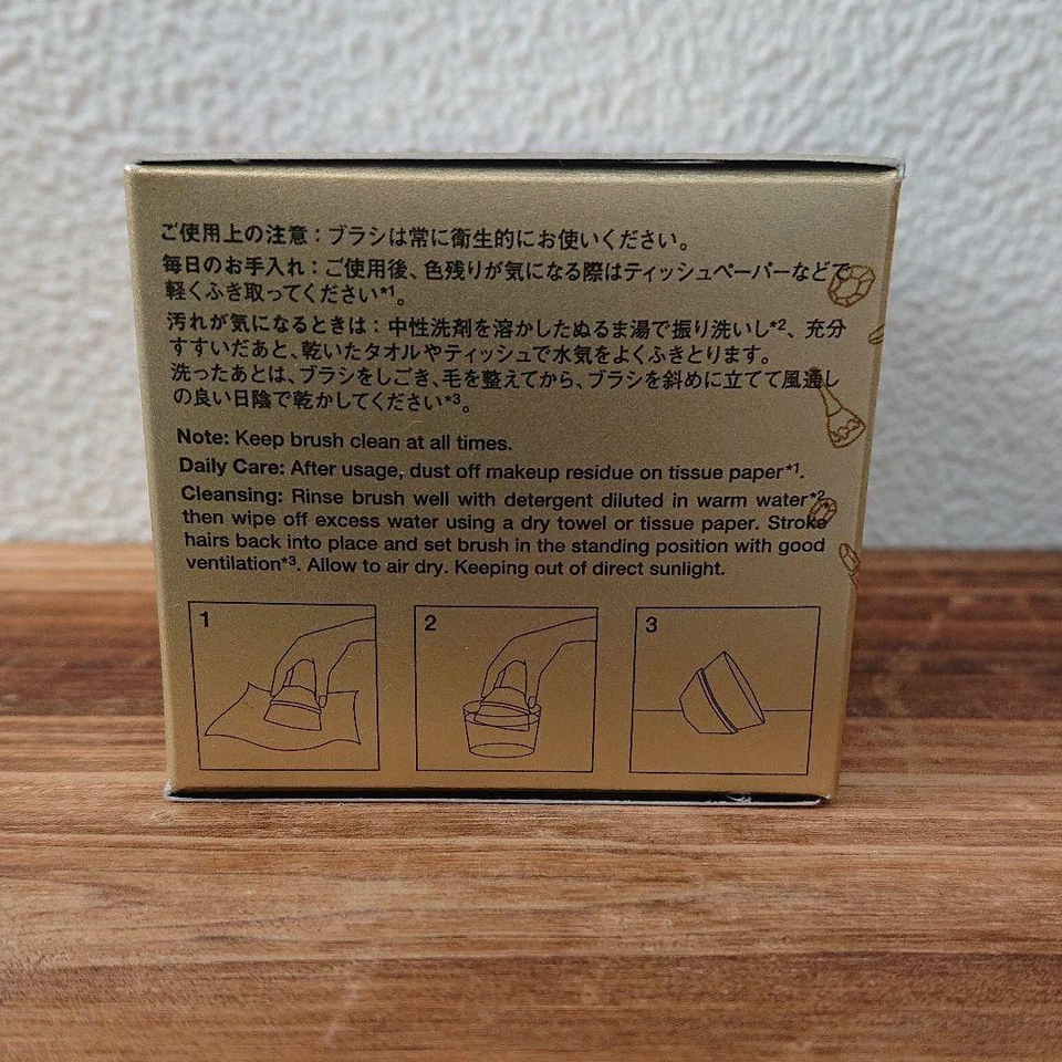 Cepillo de base cosmético Shu Uemura x One Piece Collection Holiday Petal 55 JP Foto 3 de 4