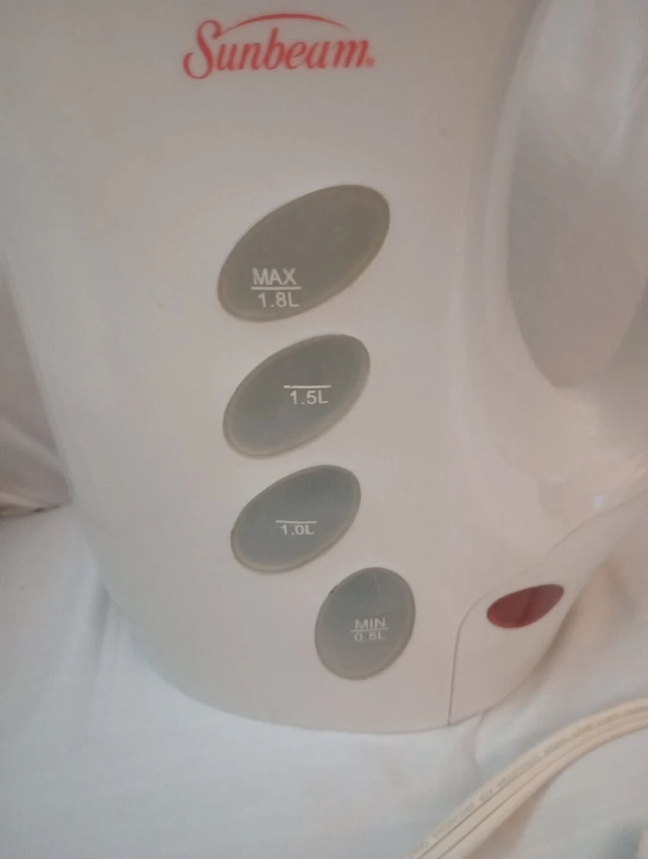 Hervidor eléctrico Sunbeam 1,8 L Foto 3 de 4