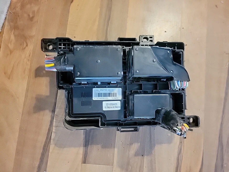 06-10 KIA OPTIMA MAGENTIS OPTIMA Caja de fusibles motor 2,7 L Foto 3 de 4