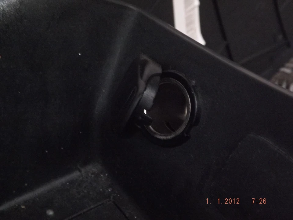 Porta-copo console central Renault Clio Mk4 210098070018 2013-2020D - Imagem 2 de 4