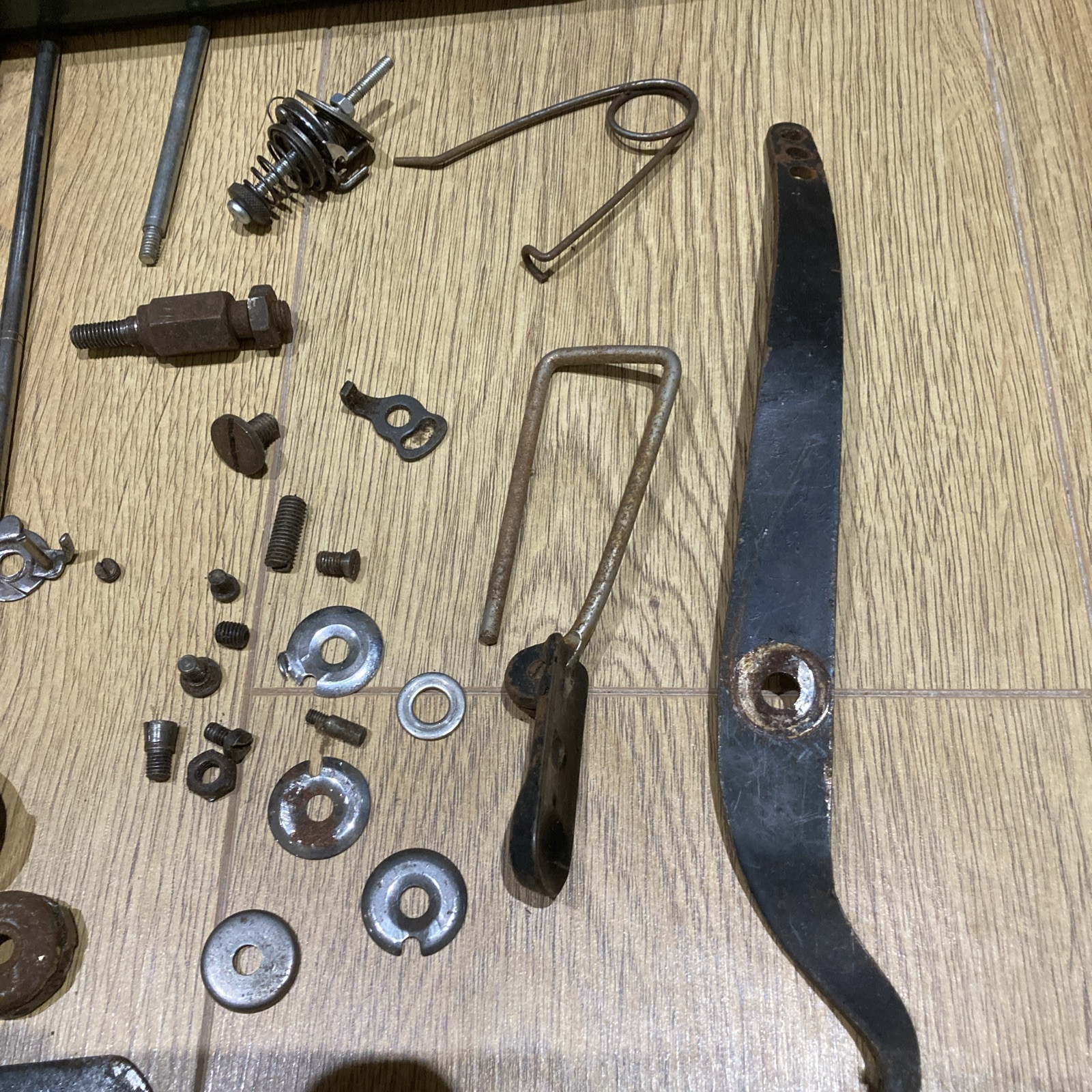 ANTIQUE METAL TRAY OF ACCESSORIES, PARTS FOR SINGER/PFAFF SEWING MACHINES 5