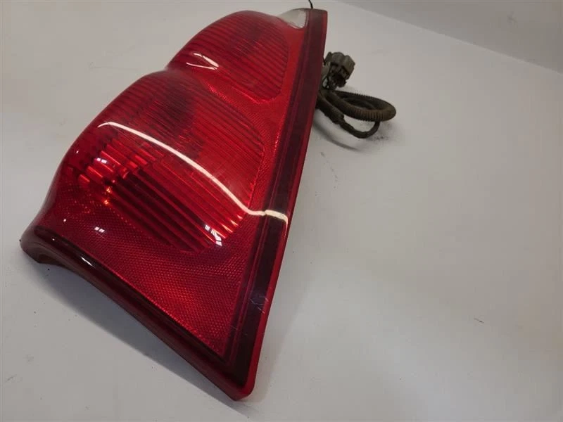 02-06 Luz trasera izquierda conductor CHEVROLET AVALANCHE 1500 LH  Foto 3 de 4