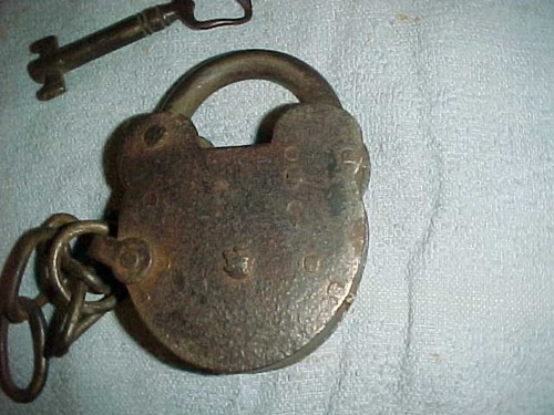 VECCHISSIMO LUCCHETTO e CHIAVE in ferro - FATTO A MANO A FORMA DI CUORE - XIX secolo o precedente - FUNZIONANTE - Foto 8 di 9