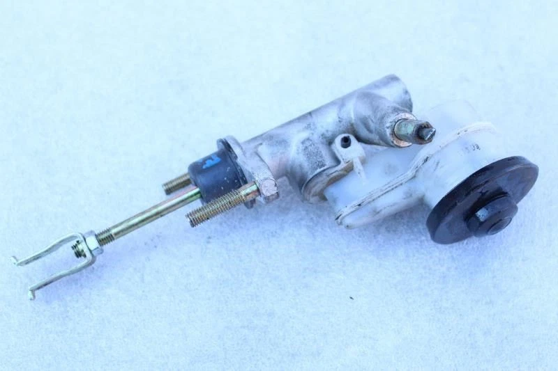 Toyota Celica 1991 embrague cilindro maestro Foto 2 de 4