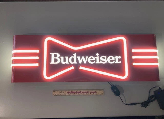 🔥 Nuevo en caja Carpa Budweiser Metal con LED Barra de Cerveza Letrero Luz No Neón Foto 2 de 4