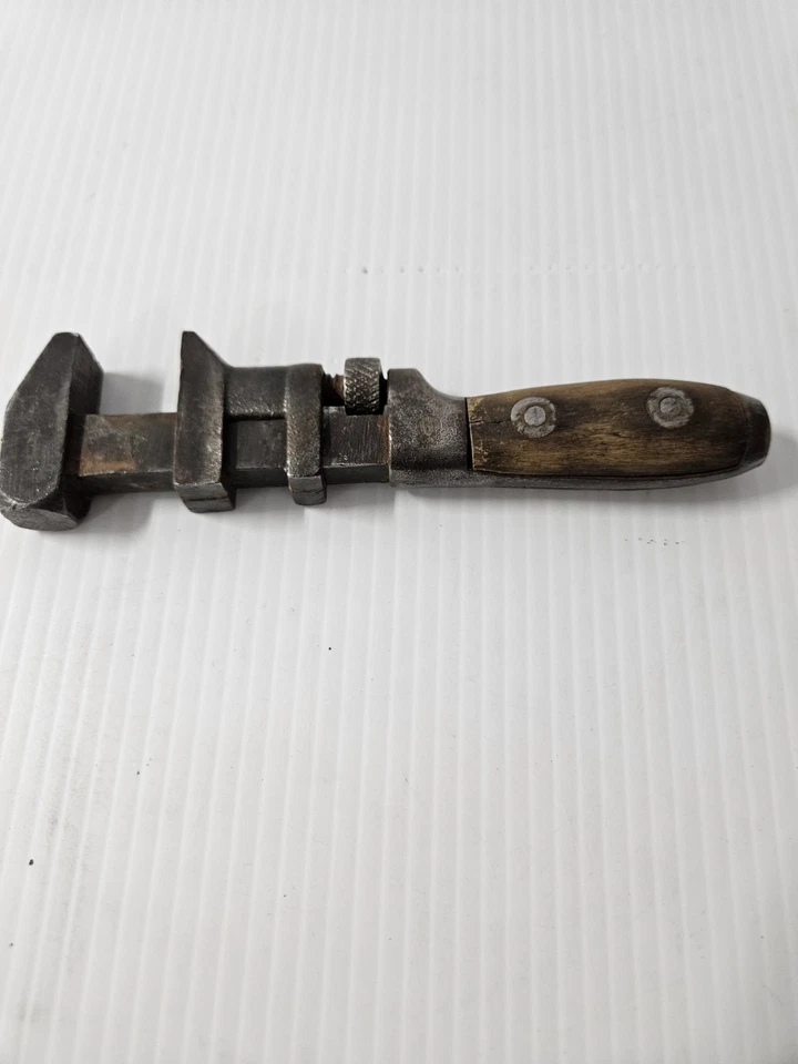 Mango de madera vintage Winchester No. Llave ajustable 1001 Foto 2 de 4