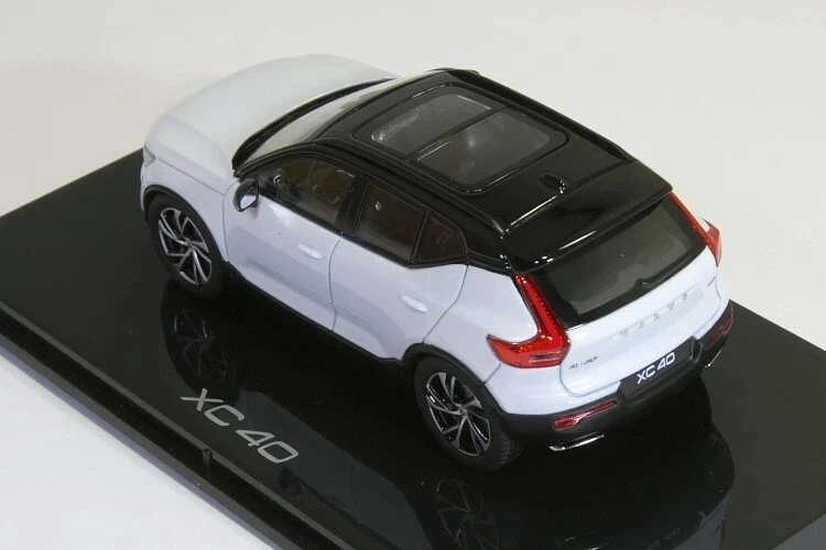 Kyosho 1:43 Volvo XC40 R-Design Crystal White 2018 2310161-2000-000 Foto 2 de 2
