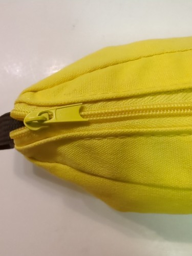 Bananagrams Crossword Family Fun Game 100 Percent Complete. Zipper Tab Damaged - Picture 5 of 5