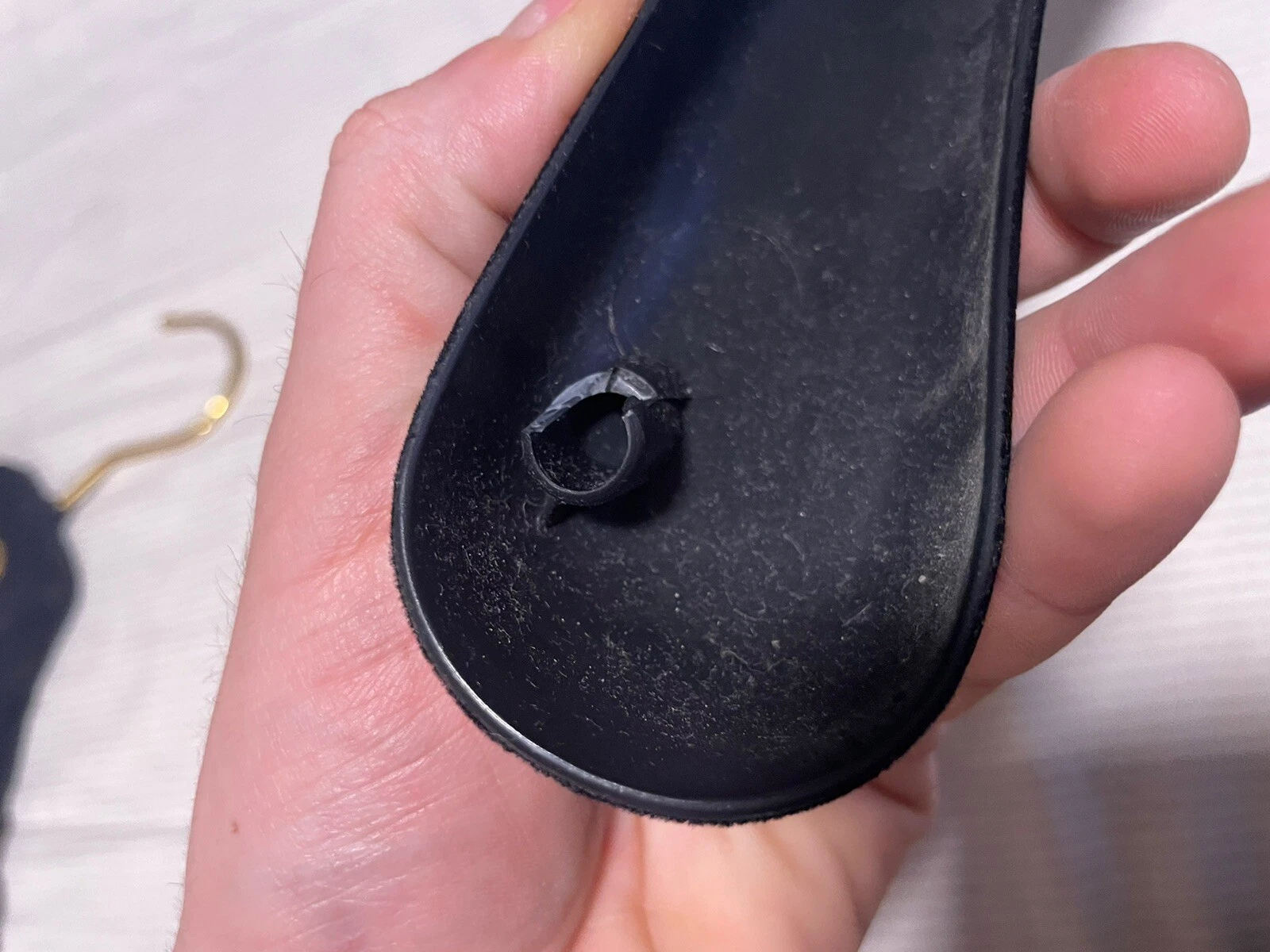 CHANEL ~ Appendino singolo NERO VELLUTO ORO LOGO CC PER MAGLIETTE O GIACCHE