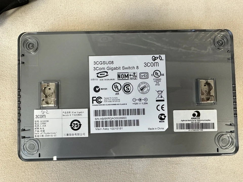 3Com  Gigabit (3CGSU08) 8-Ports External Switch - Image 3 of 3