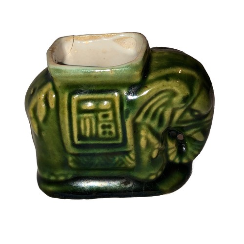 Mini statuina elefante verde in ceramica vintage alta 2,5" - Foto 3 di 8