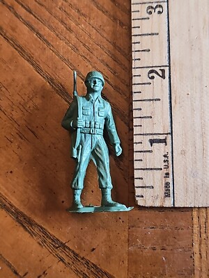 Vintage 1960's MPC Plastic Green Army Men Lot of 20 Figures (L1