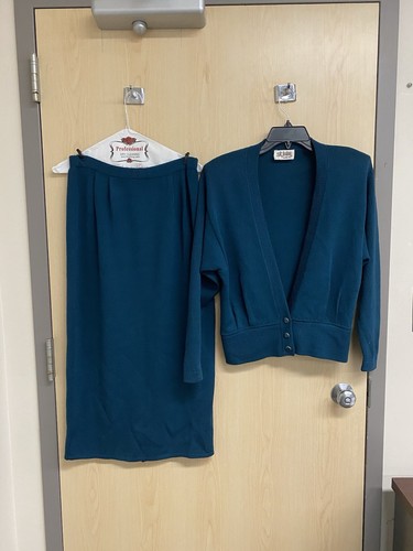 St John Skirt Suit Green - Picture 22 of 24