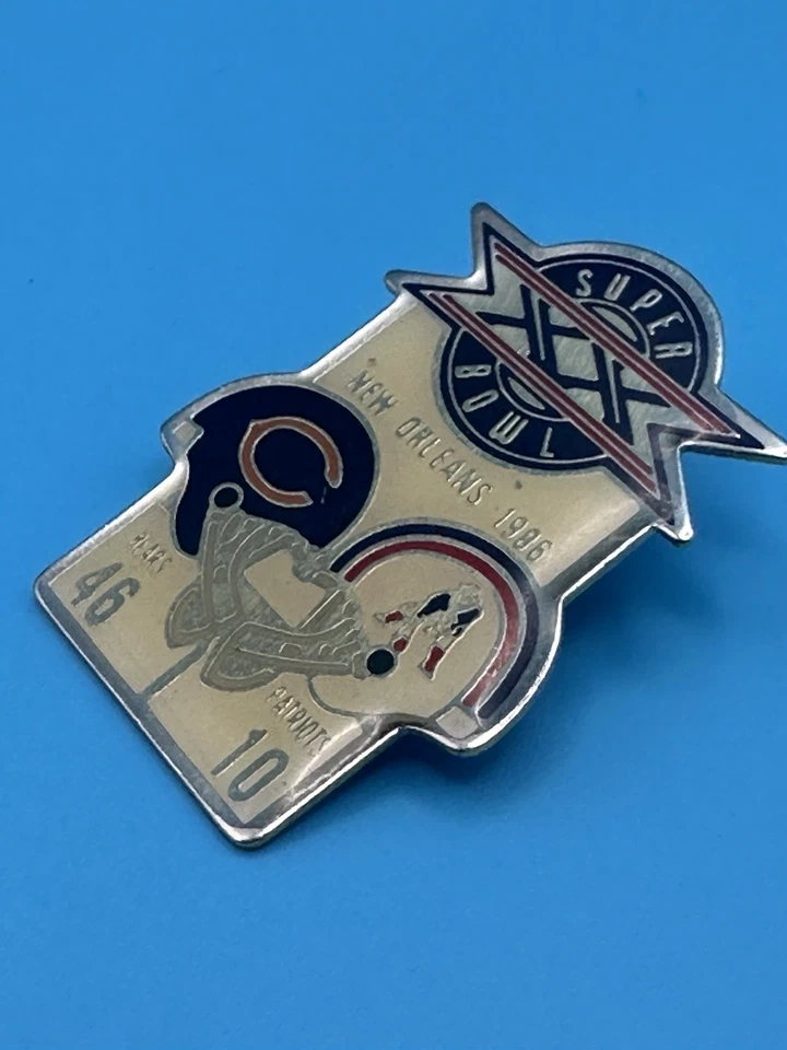 1986 SuperBowl XX Enamel Lapel Pin Final Score Chicago Bears 46, NE Patriots 10 - Image 2 of 4