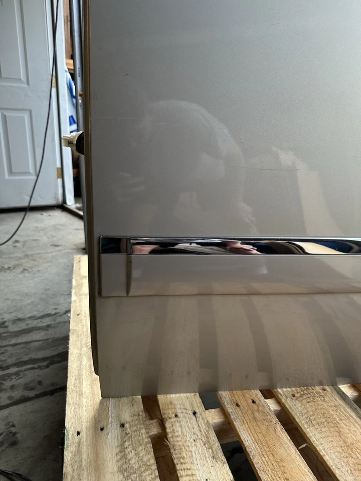 Chevrolet Tahoe/GMC YUKON 2007-2014 PUERTA TRASERA IZQUIERDA NIEBLA DORADA DEFECTO METÁLICO Foto 4 de 4