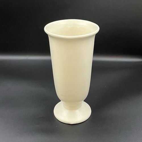 Vintage Haeger USA Pottery 9” Tall Elegant Footed Vase Soft White MCM - Picture 2 of 8
