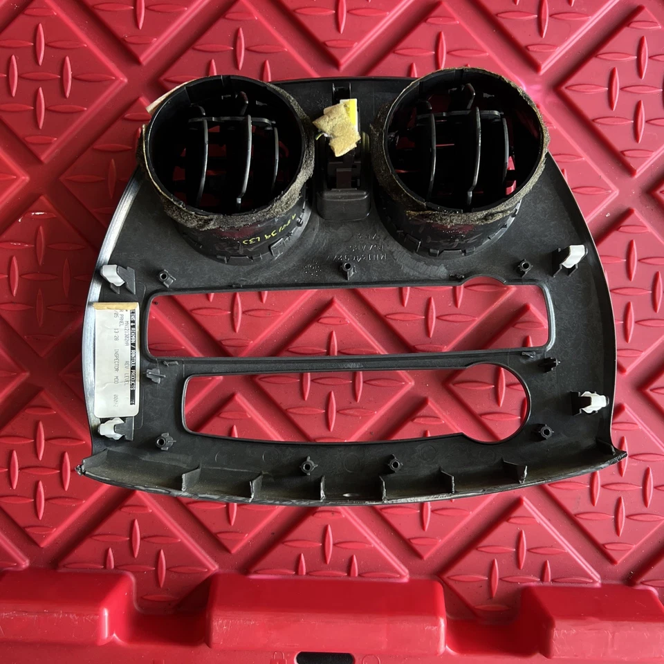 Borde central de radio Mitsubishi Eclipse 2006-2012 con rejillas de ventilación OEM Foto 3 de 4