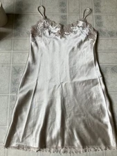 Natori Light Tan Champagne Chemise Nightgown Lace Trim Adjustable Strap Sz XS