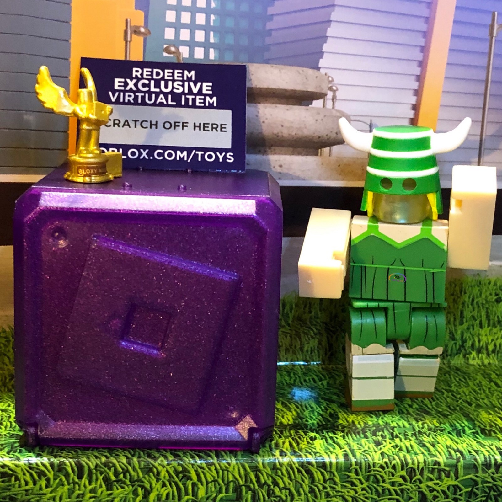 Roblox Mystery Purple Celebrity Series 3 The Great Yorktales 1xchel Code For Sale Online Ebay - roblox toy box series 3