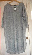 graues Shirt im Feinstrick  - New Look Curves...