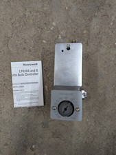 HONEYWELL LP920A-1013-2 PNEUMATIC INTEGRAL BULB TEMPERATURE CONTROLLER NEW