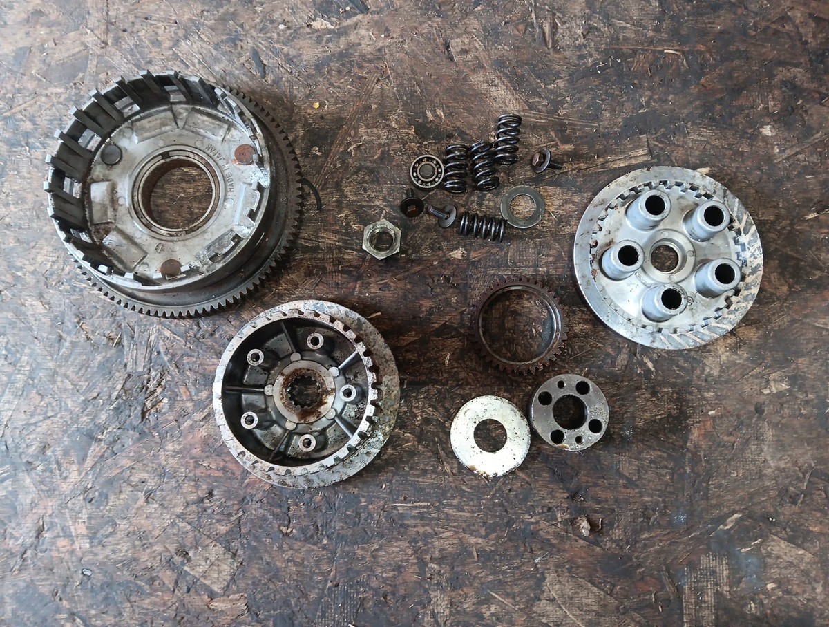 84 Kawasaki ZX900 Engine Clutch Basket Flywheel Assembly OEM