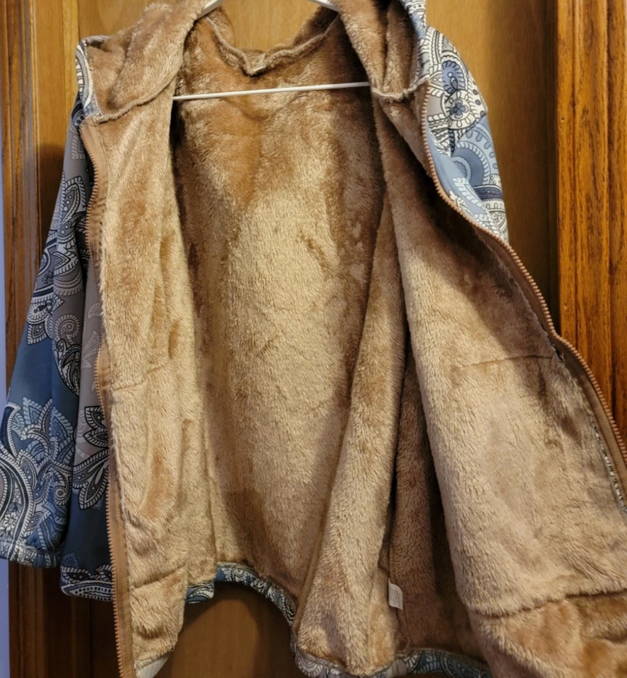 Chaqueta con Capucha Mujer Plus Azul, Tostado y Gris Paisley Completamente Forrada de Vellón 3x Foto 2 de 4